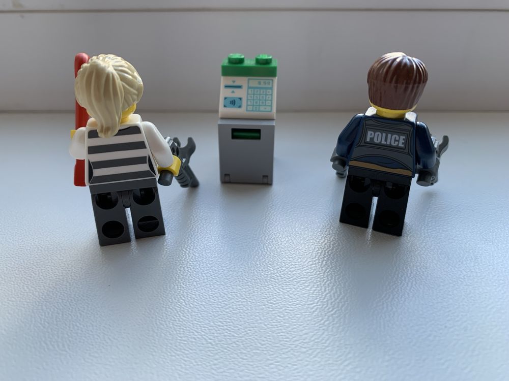 LEGO полицейский и преступник