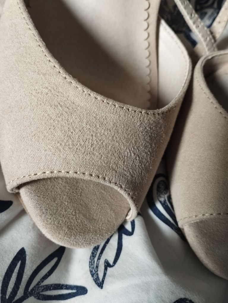 Szpilki sandałki rozm 40 Deichmann