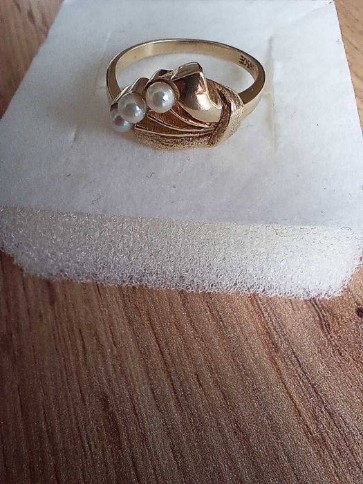 Złoty pierścionek z naturalnymi perłami hodowlanymi, PRL, próba 585