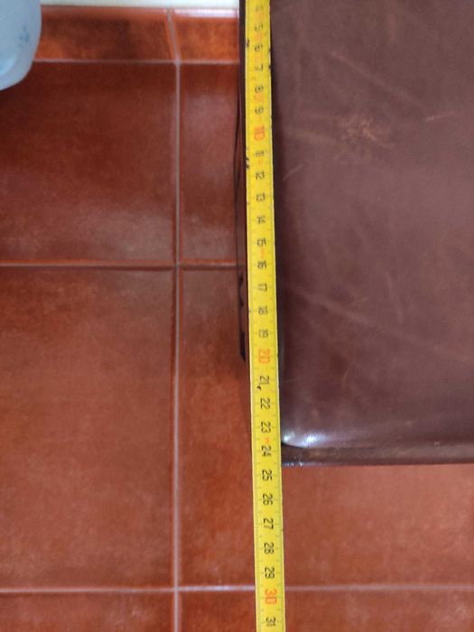 Banco Decorativo Vintage em Madeira com Estofo em Pele