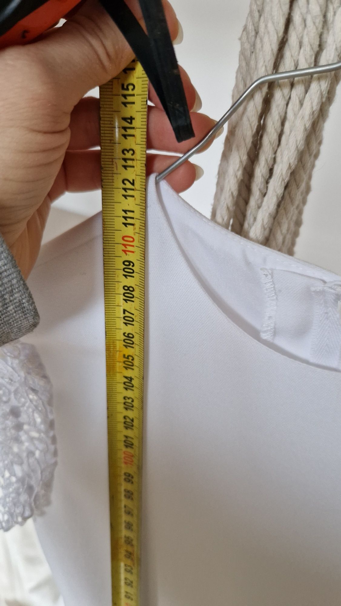 Sukienka komunijna ok. 134cm + halka z kołem + wianki