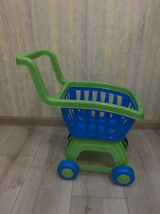 Дитячий візок.