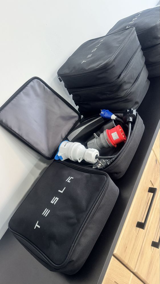 НОВА ОРИГІНАЛЬНА Зарядка з Уцінкою на Tesla USA Gen2 32А ГАРАНТІЯ рік.