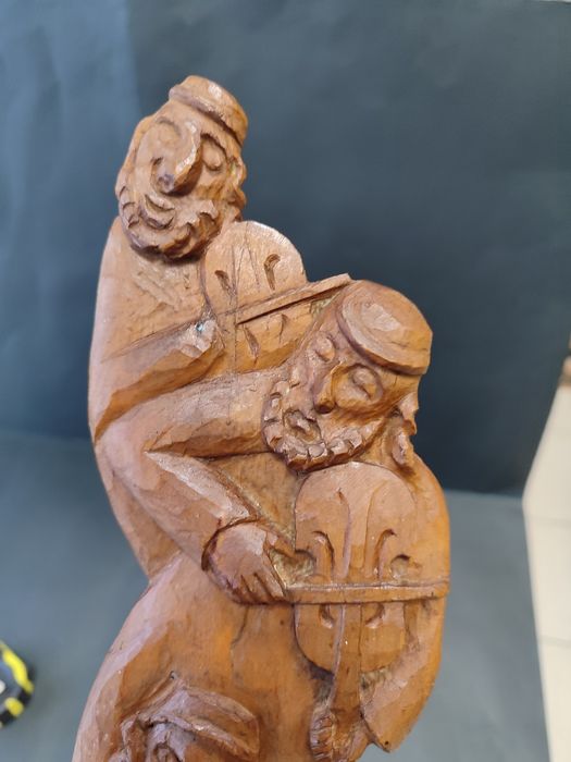 Przedwojenna płaskorzeźba Żydzi grający na skrzypcach drewno