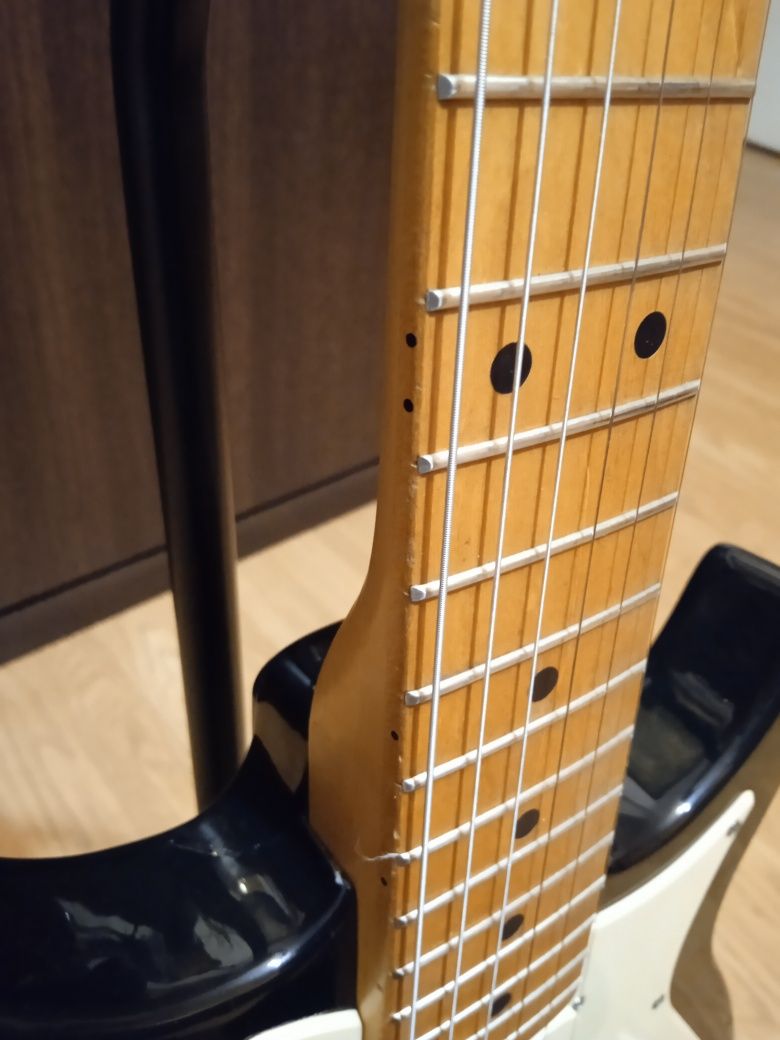 Gitara elektryczna Behringer Strat.