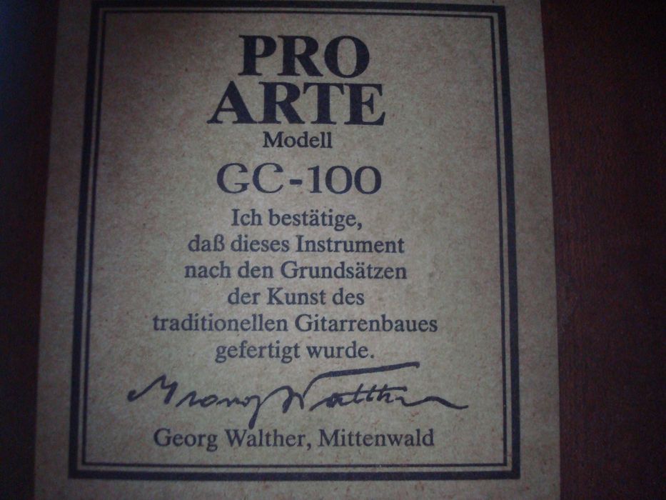 Продам детскую классическую гитару Admira