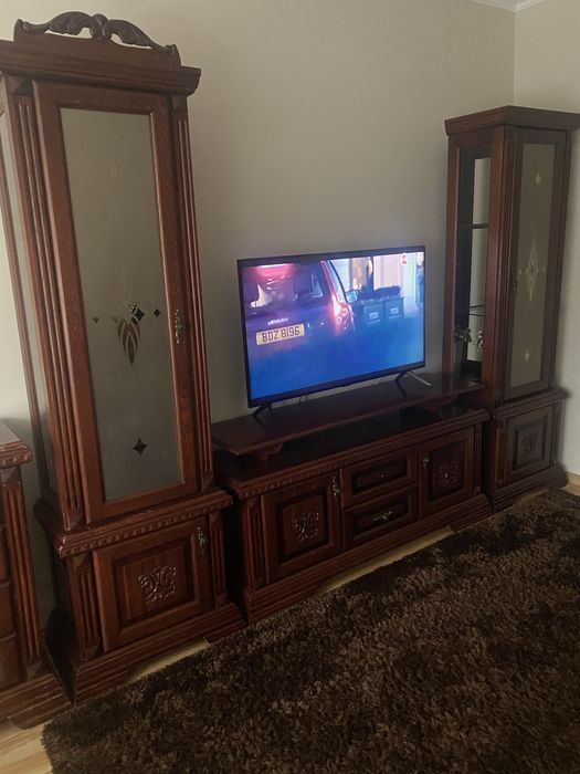 Меблі з масиву у вітальню