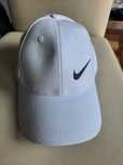 Nowa biała czapka Nike