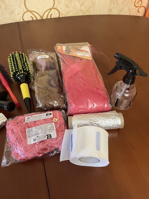 Все для парикмахера поичесок кисточки, расческа, браш, ножницы