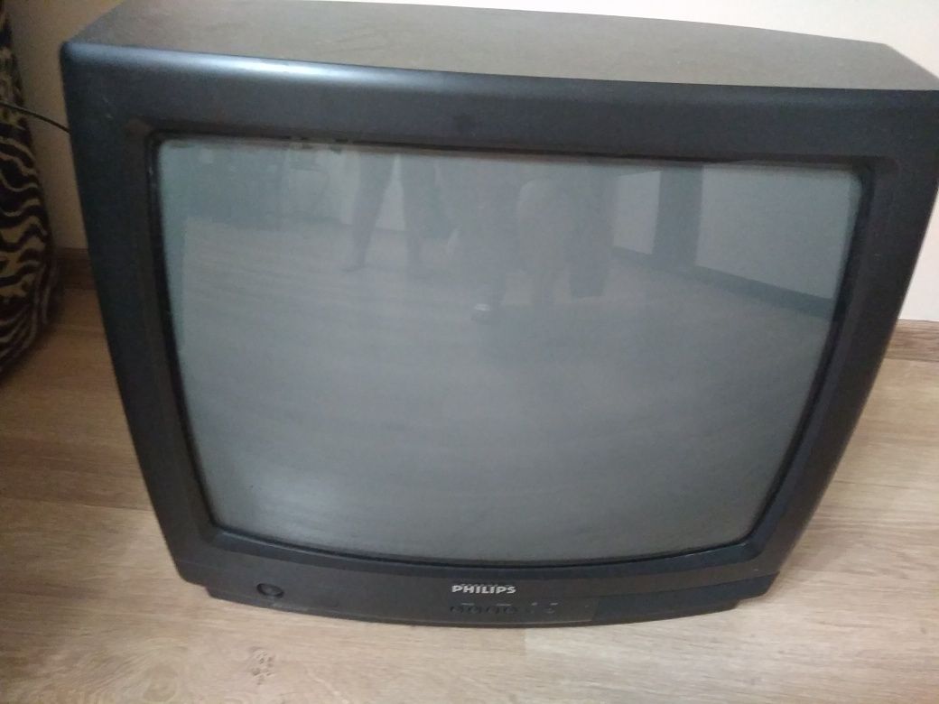 Телевізор Самсунг і ще 2 телевізори