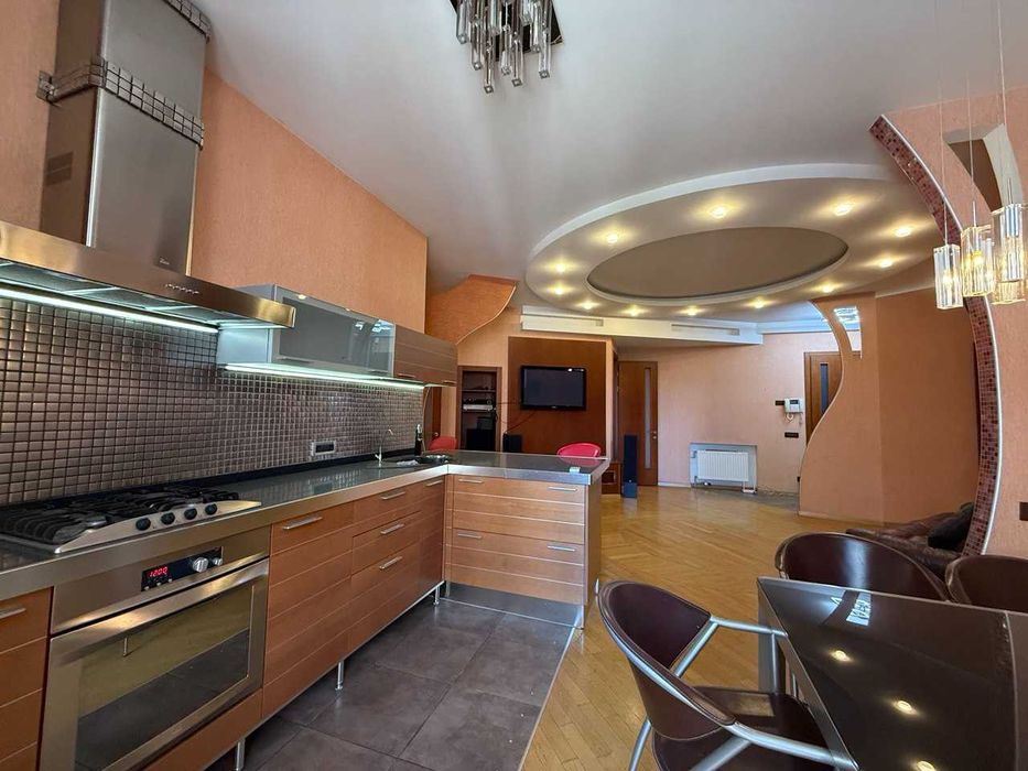 Продам 3-к квартиру в Аркадии, ЖК Тенистый, 123 м², АГВ, ремонт.