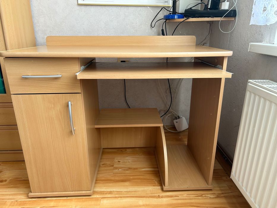 Biurko z szafką i szufladą