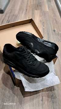 Новые чёрные кроссовки