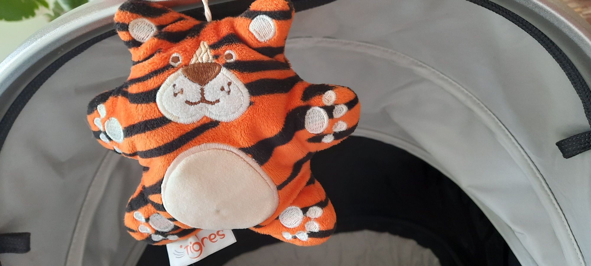 Цена за две погремушки Chicco обезьянка игрушка для малыша Tigers