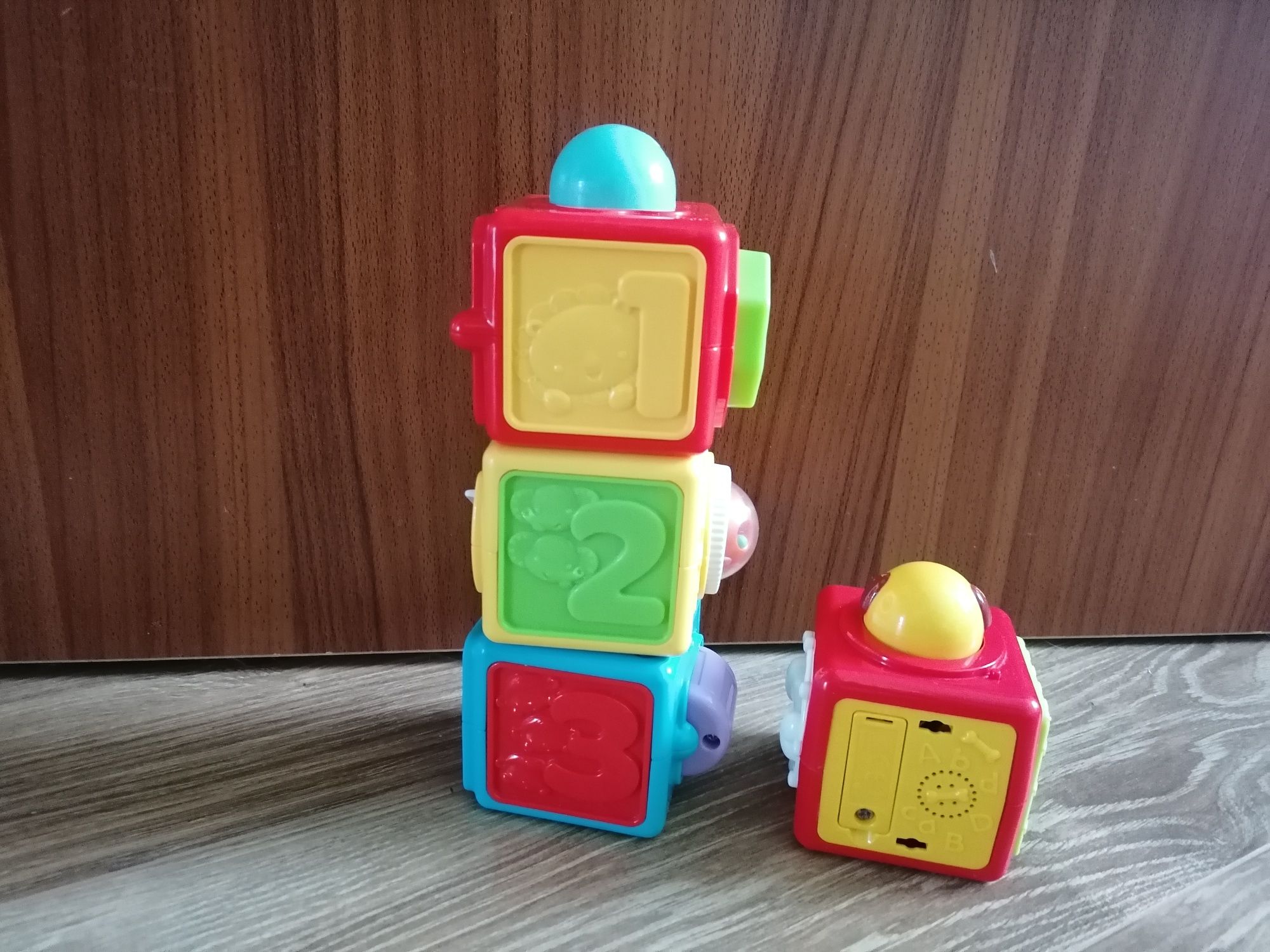 Fisher Price aktywne klocki ze zwierzątkami