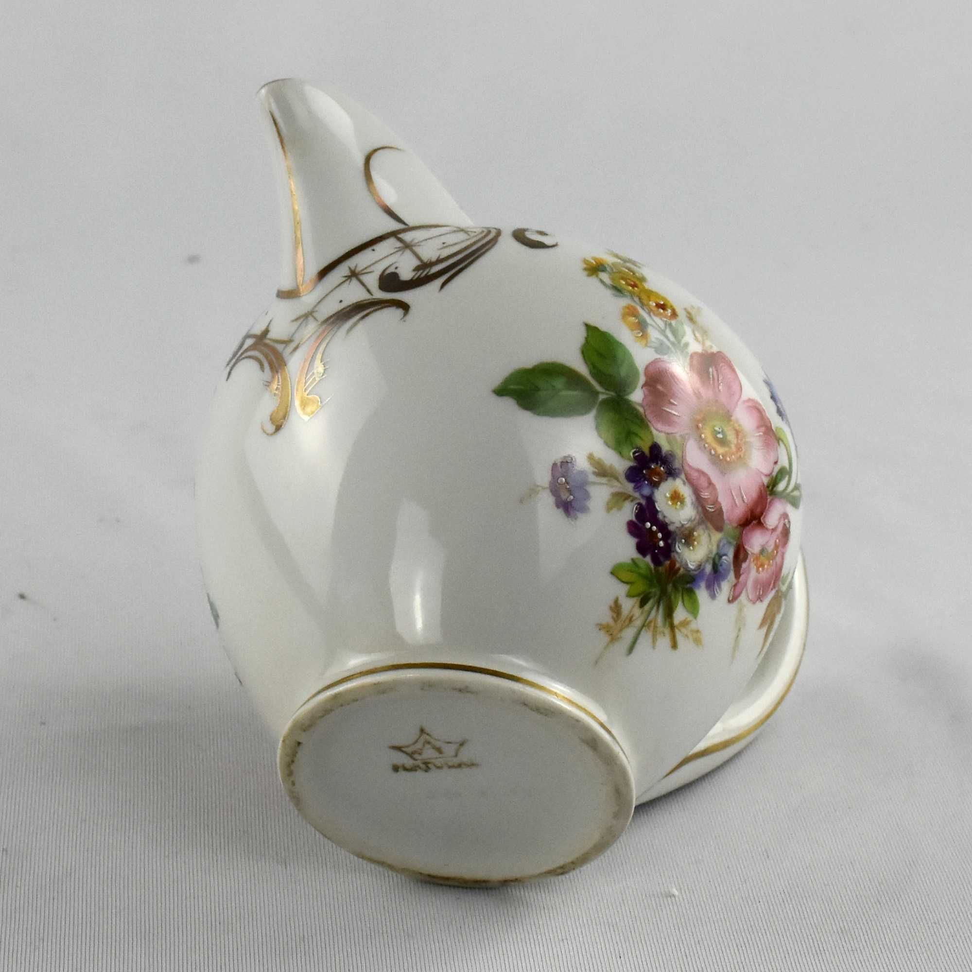 Leiteira em porcelana Artibus decorado com flores e ouro