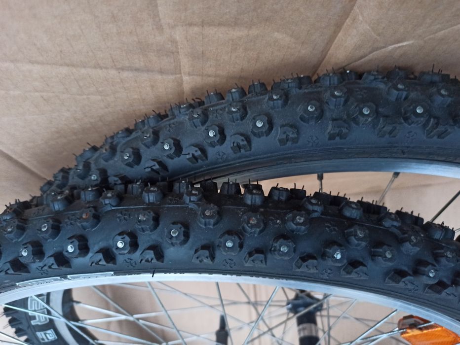 Koła 26 x 2,1 do górala SZWALBE ICE SPIKER HS 333 opony kolce
