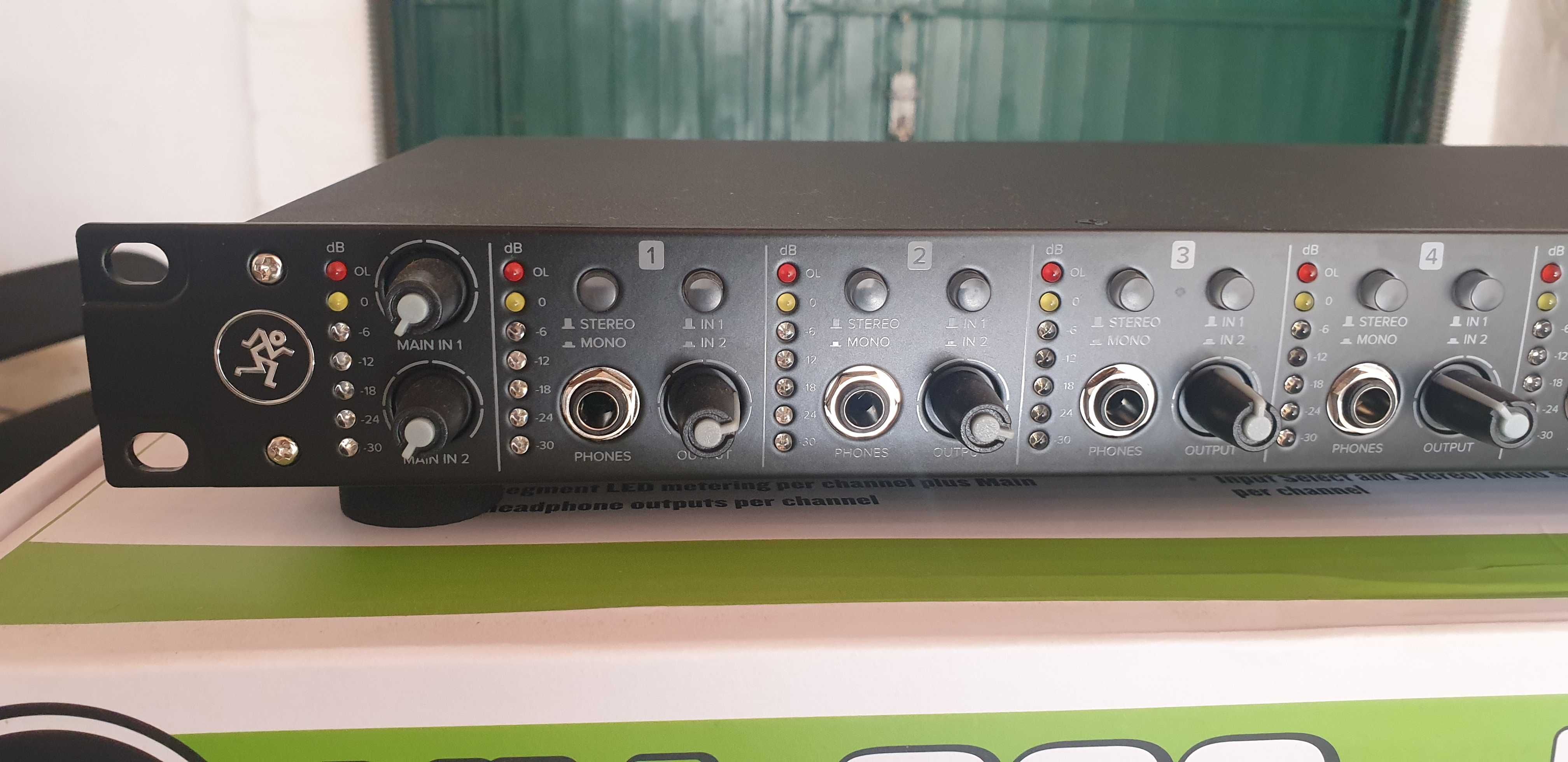 Mackie HM-800 Amplificaror de auscultadores + Multicore 8 vias