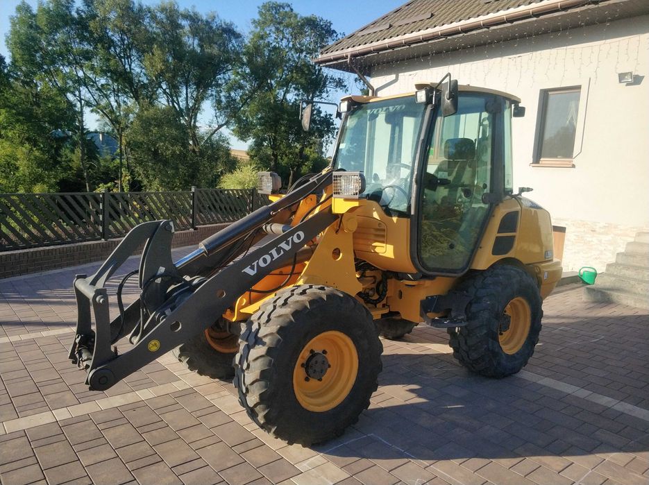 Volvo L25F z Niemiec 2016r tylko 1700 mth