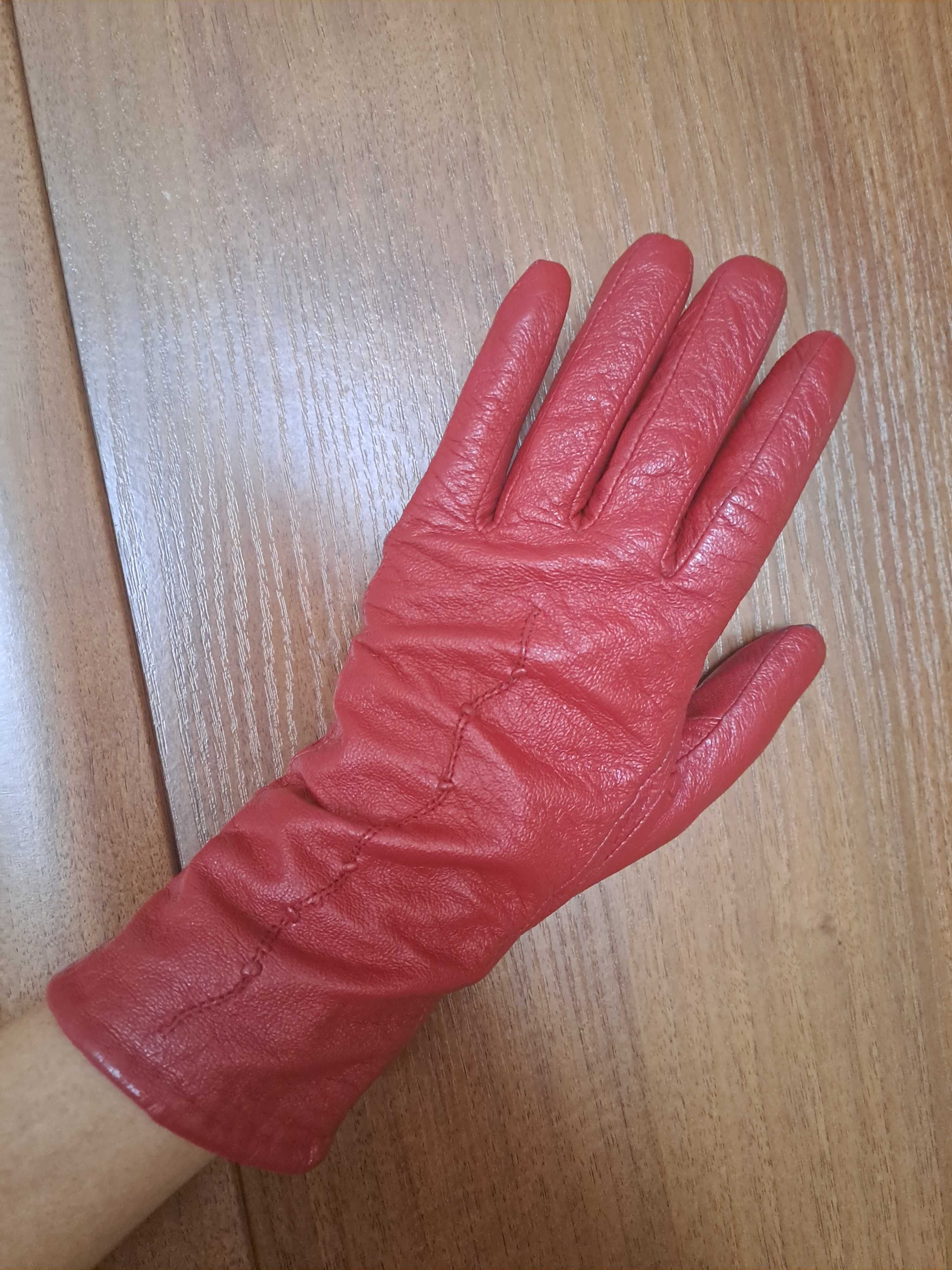 Skorzane czerwone rękawiczki