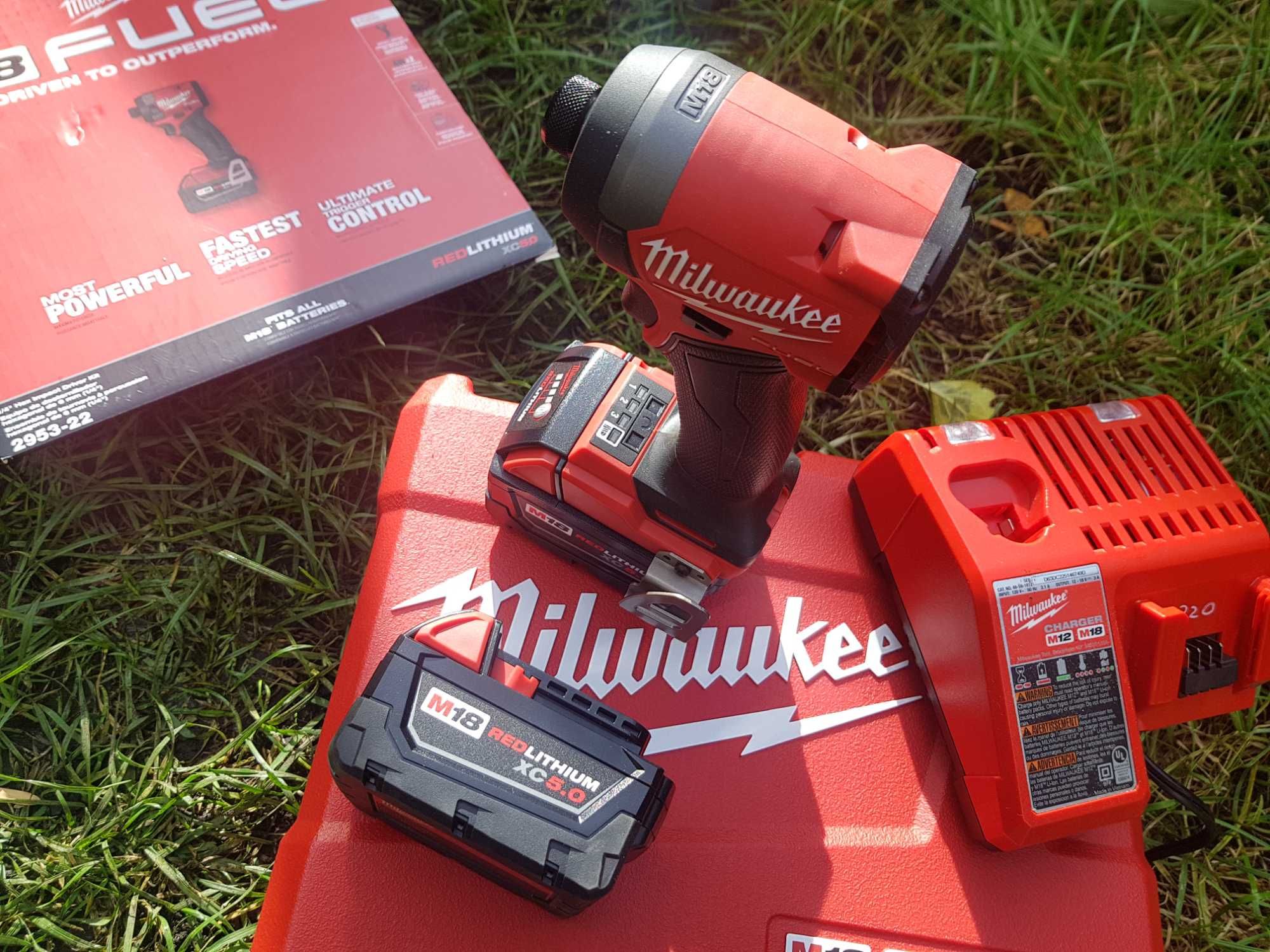 Набор Milwaukee 2953-22 M18 FUEL Аккумуляторный ударный шуруповерт