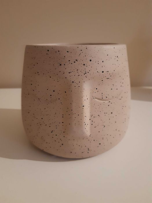 Doniczka osłonka twarz