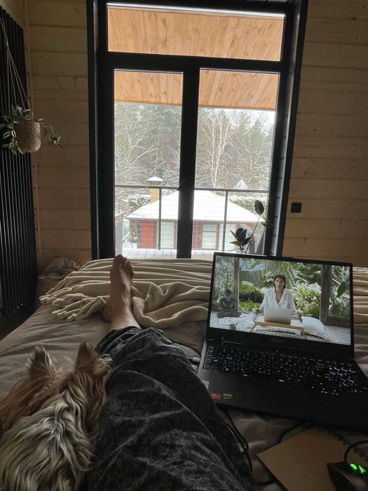 Енергонезалежний будинок з басейном біля Києва, баня, ліс