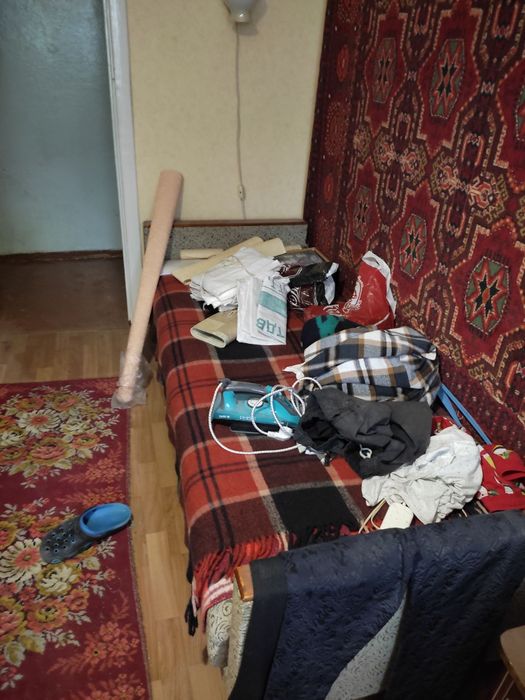 Бытовая спальная мебель.