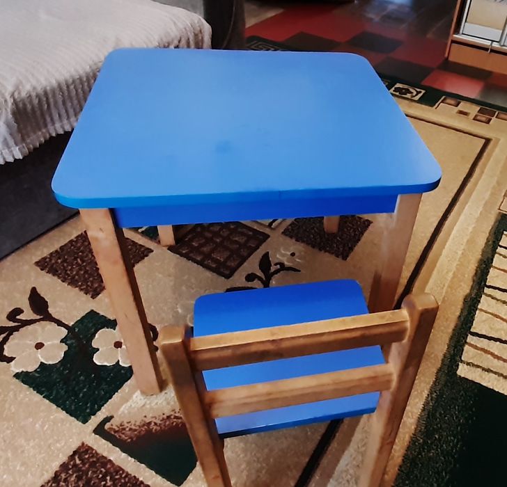 Стіл та стілець дитячий