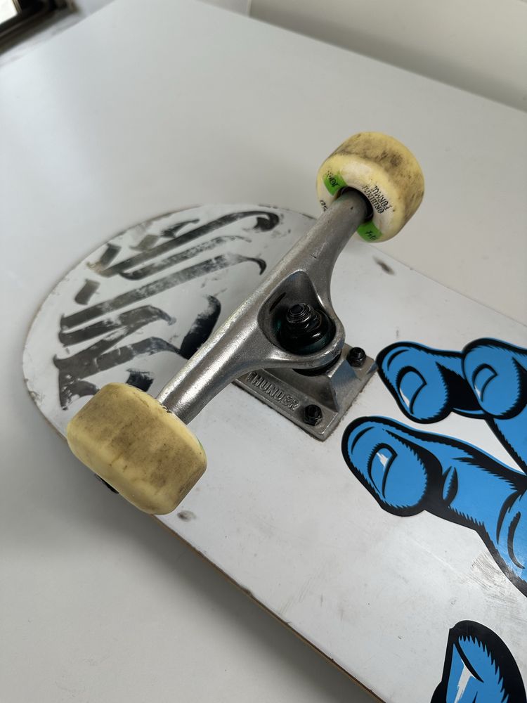 Skate completo Santa Cruz + Bones + Thunder Hi