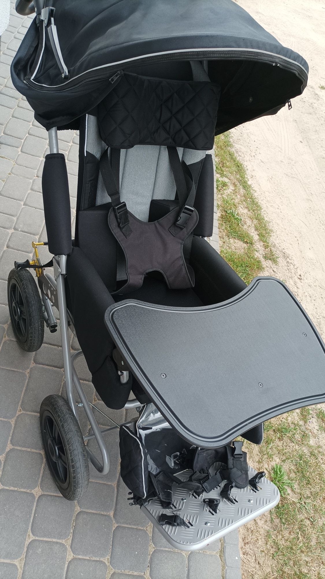 Wózek specjalny inwalidzki
