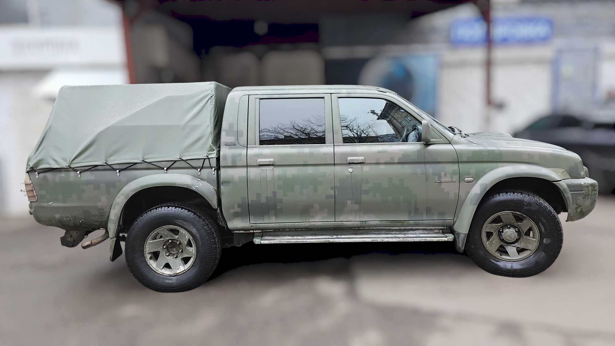 Mitsubishi L 200 2001