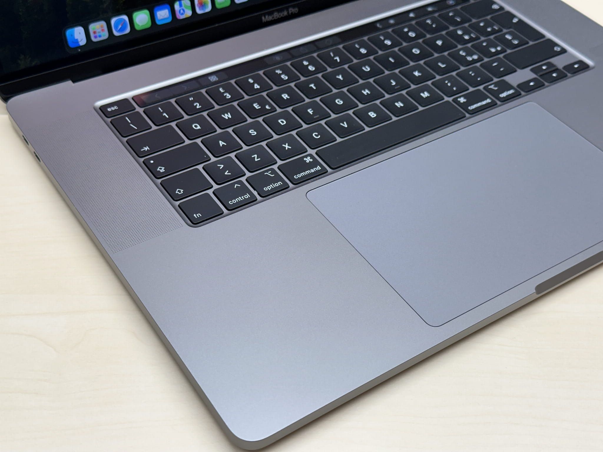 Laptop Apple MacBook Pro 16 A2141 | i7-9750H / 32GB / 500GB / Radeon