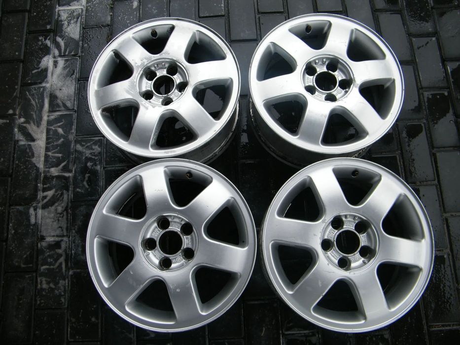 Felgi aluminiowe alufelgi komplet 5x100 ET38/ 6J x 15 otwór 57