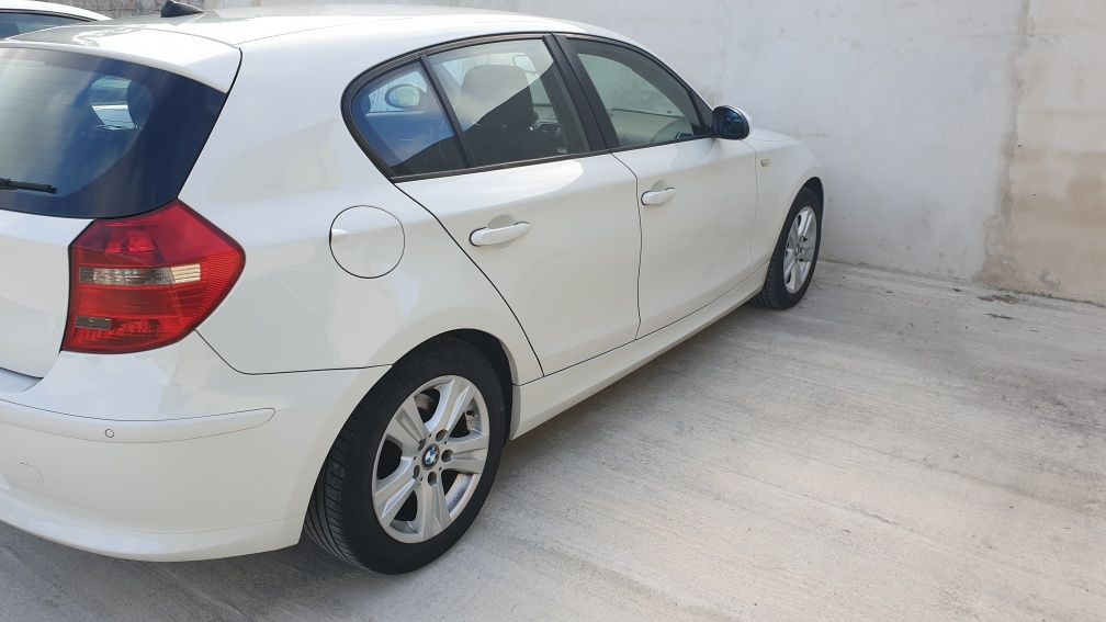 Vendo carro BMW 118D serie 1 versão Pack Premium perfeito estado