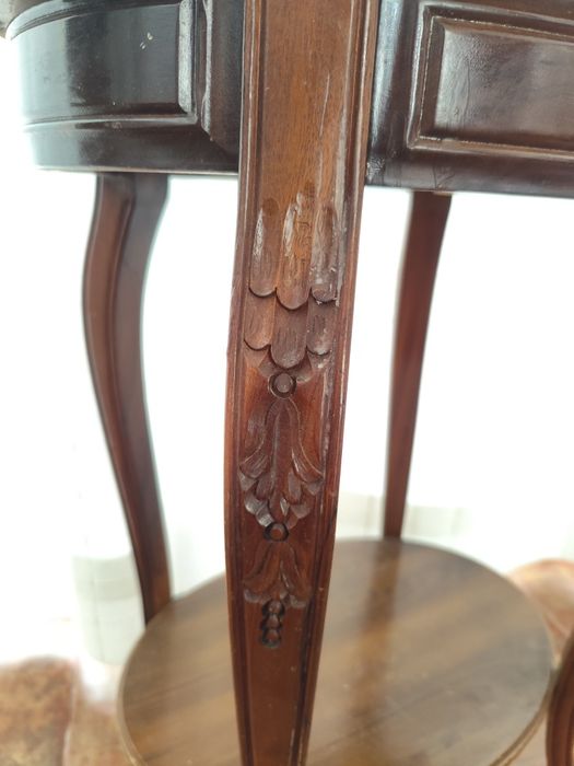 Móvel de apoio antigo