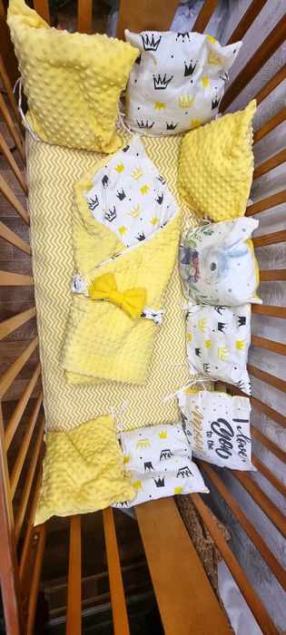 Комплект білизни та ліжко з нішею для одягу