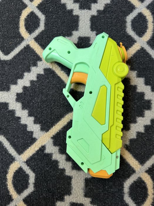 Pistolet na wodę, zabawka