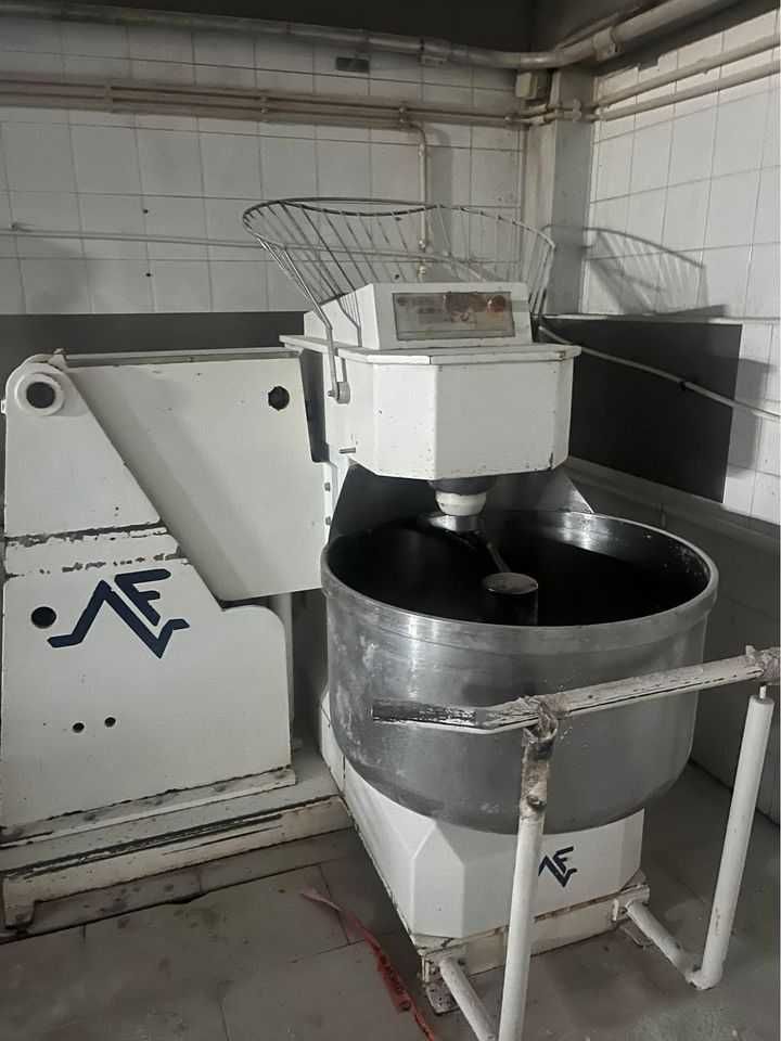 Amassadeira 100kg com sistema de báscula