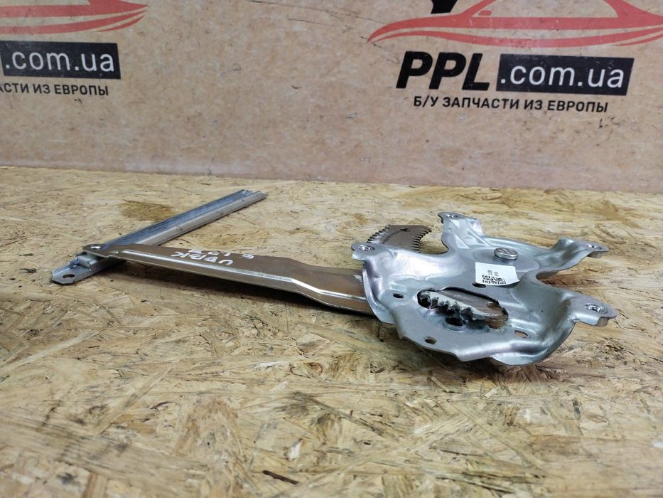 Mitsubishi V L200 15-18 стеклоподъемник моторчик задний левый 5713A474