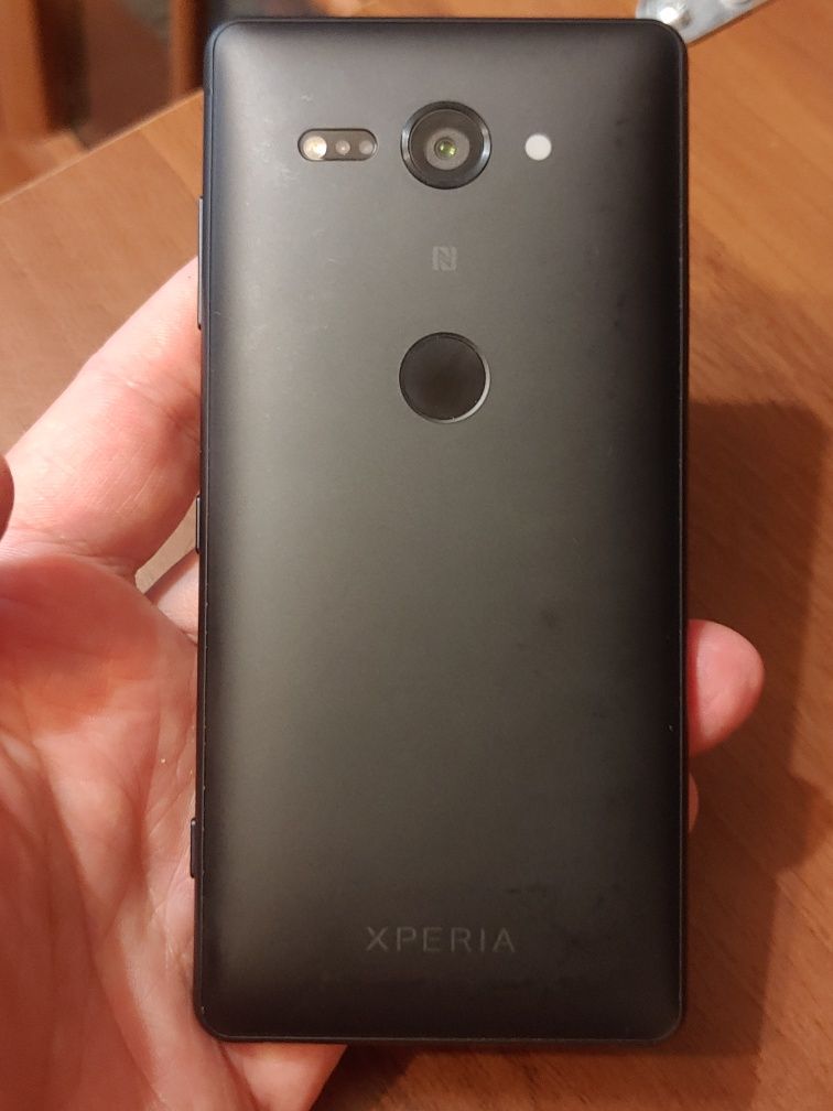 Sony Xperia XZ2 Compact 
Экран:5 ", 2160x1080 (18:9),