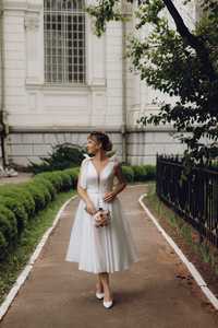 Весільна сукня міді з бантиком