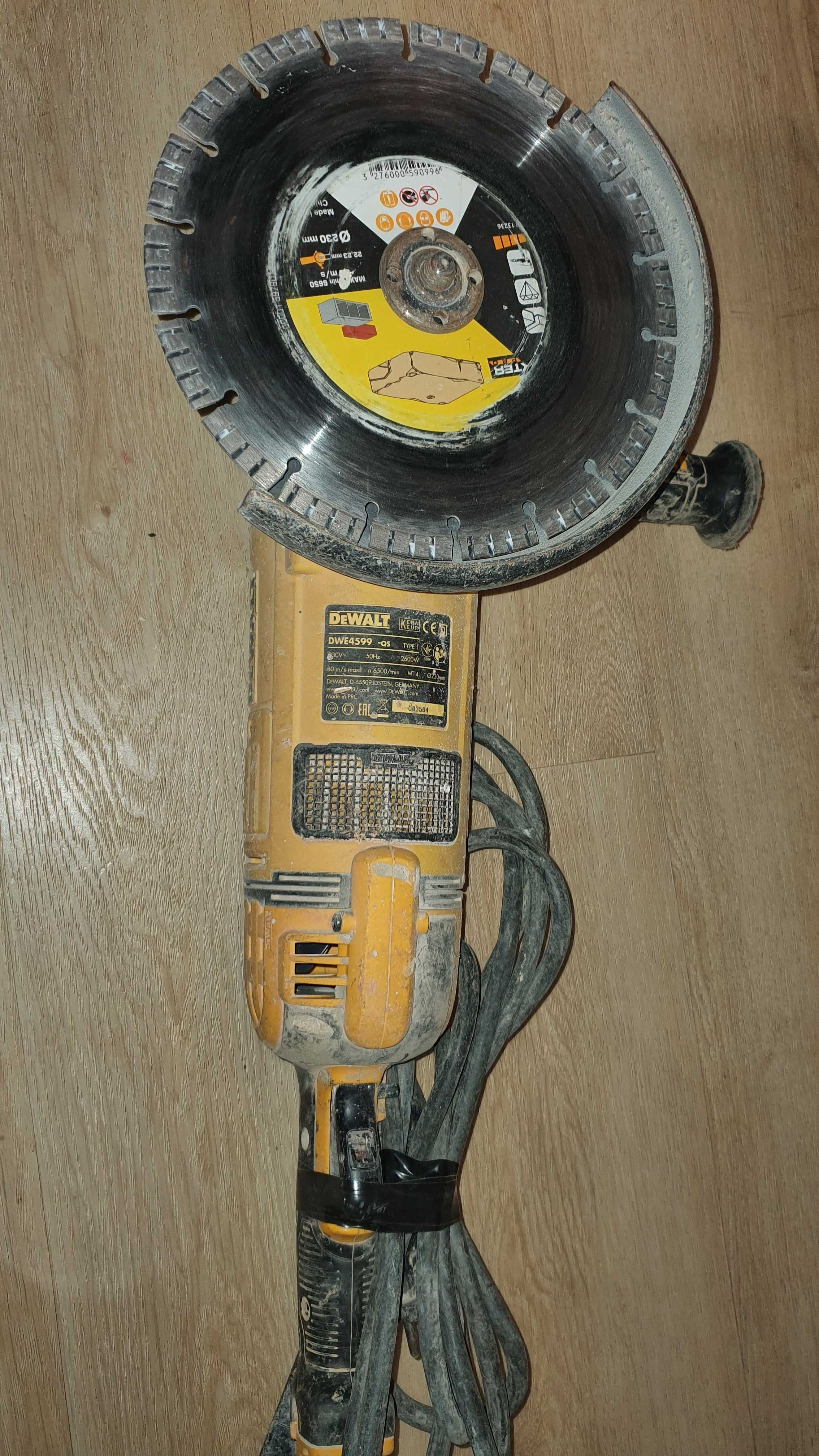 DeWalt Rebarbadora de Alta Potência 230mm 2600W DWE4599