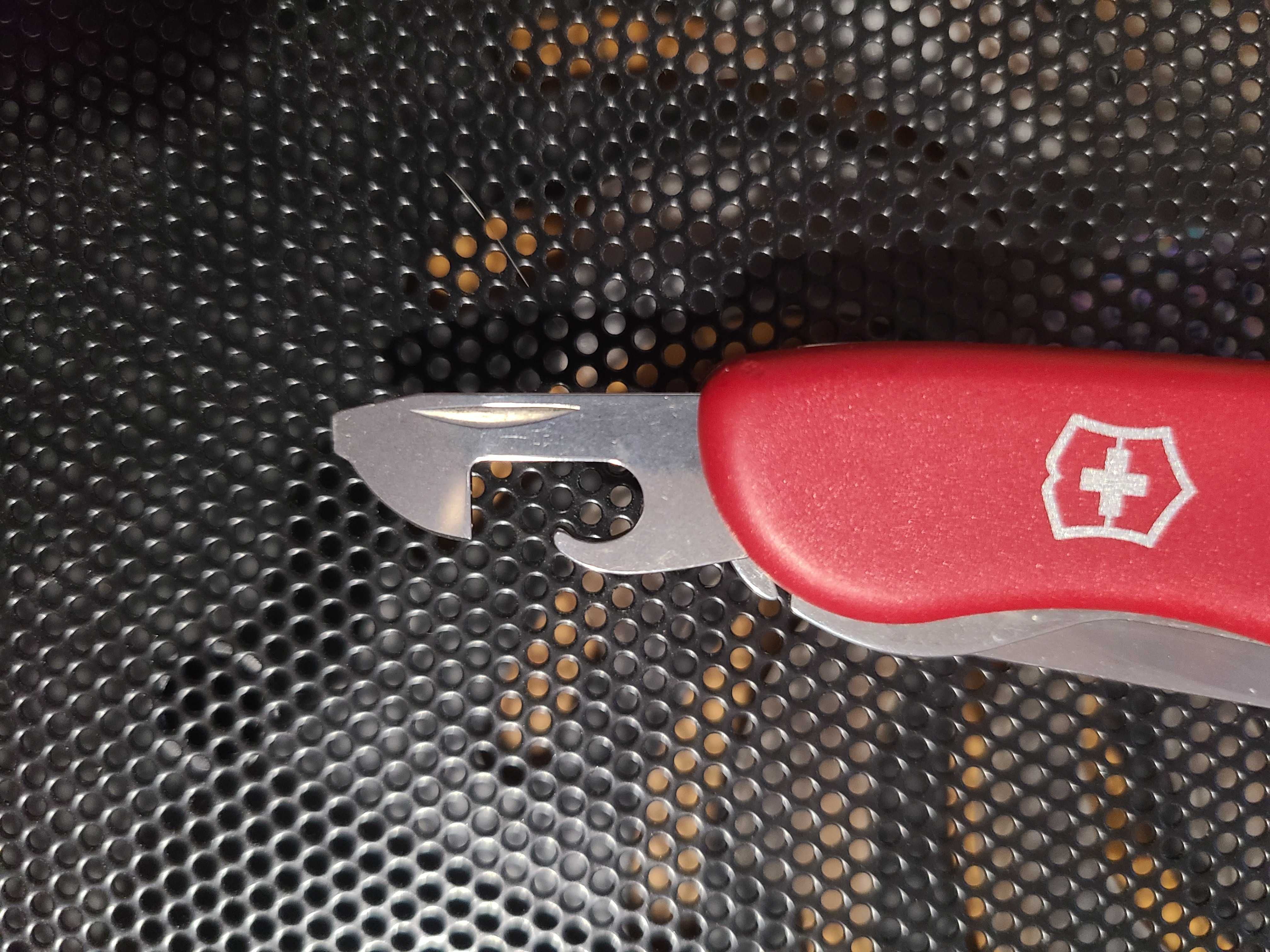 Ніж Victorinox Picknicker 0.8353