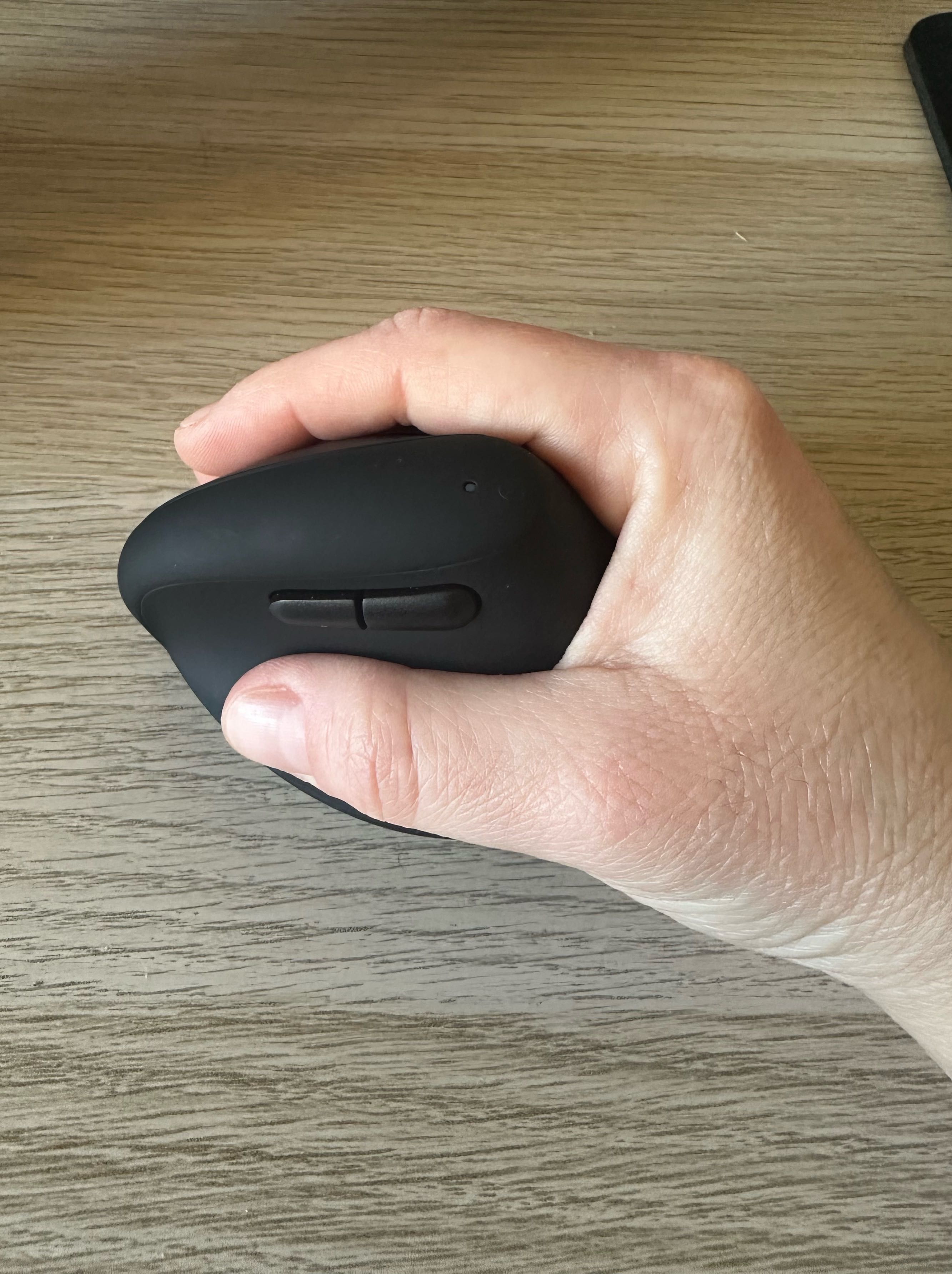 Rato vertical para mãos pequenas