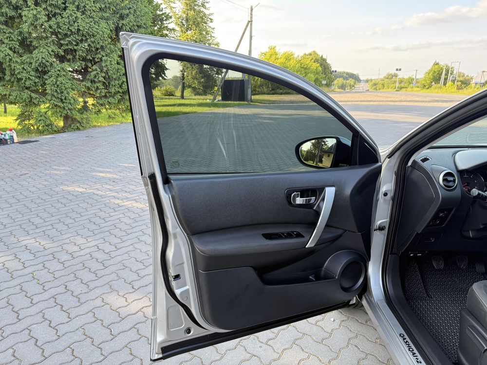 Nissan Qashqai +2. Свіжопригнаний, Розмитнений