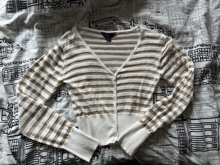 Sweter zapinany z długim rękawem
