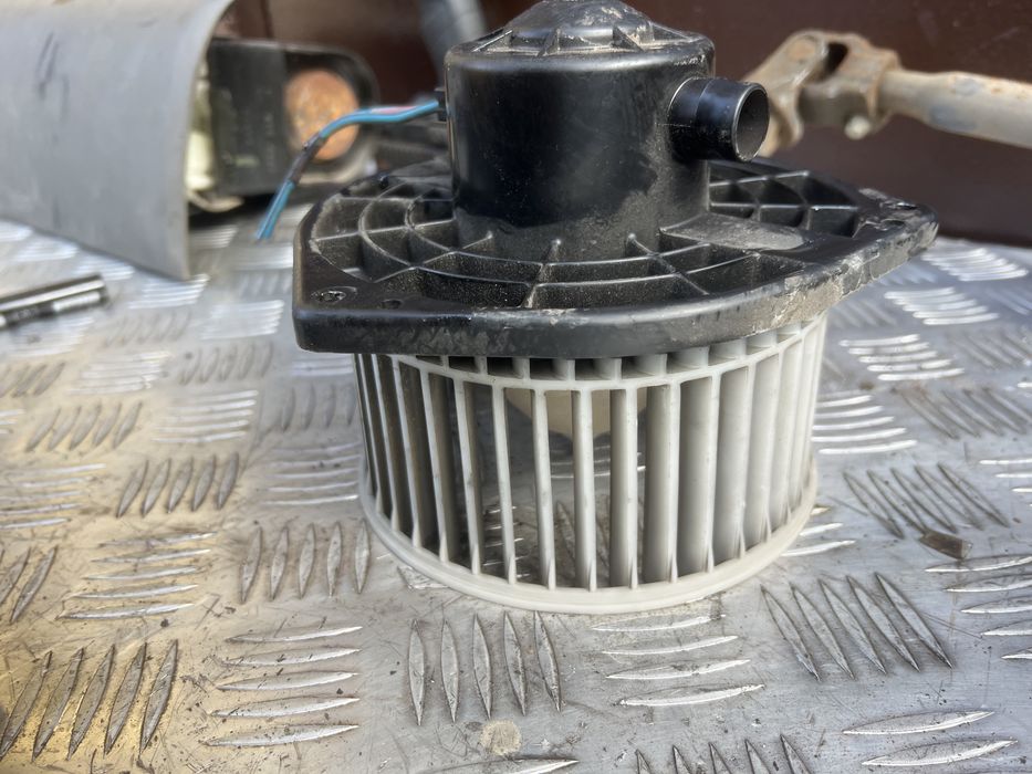 Моторчик печки Isuzu d-max год 05 d max исудзу д-макс