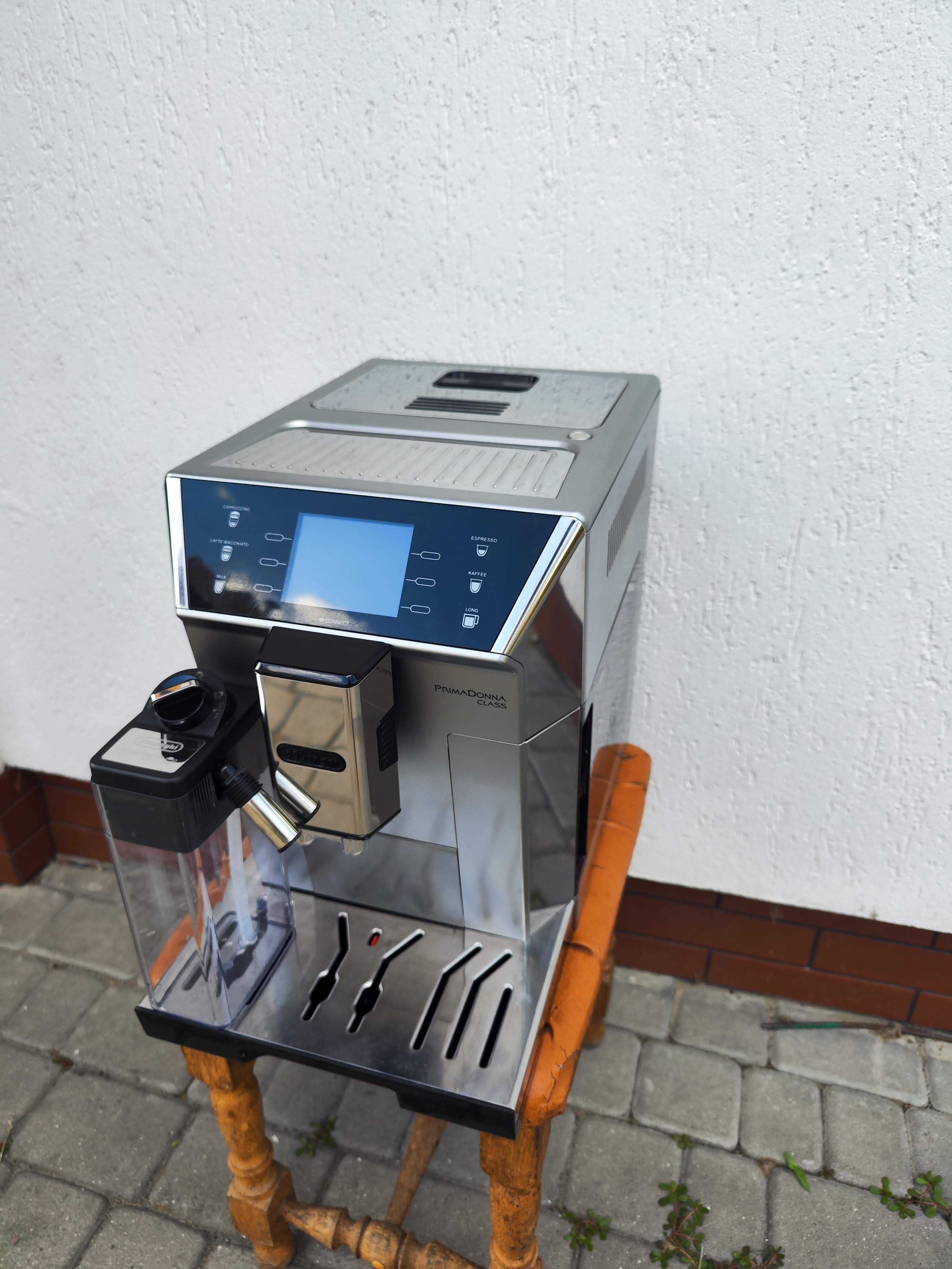 Кавомашина DeLonghi ECAM 556.55 PrimaDonna Class новий молочник