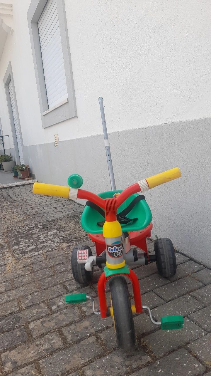 Triciclo criança